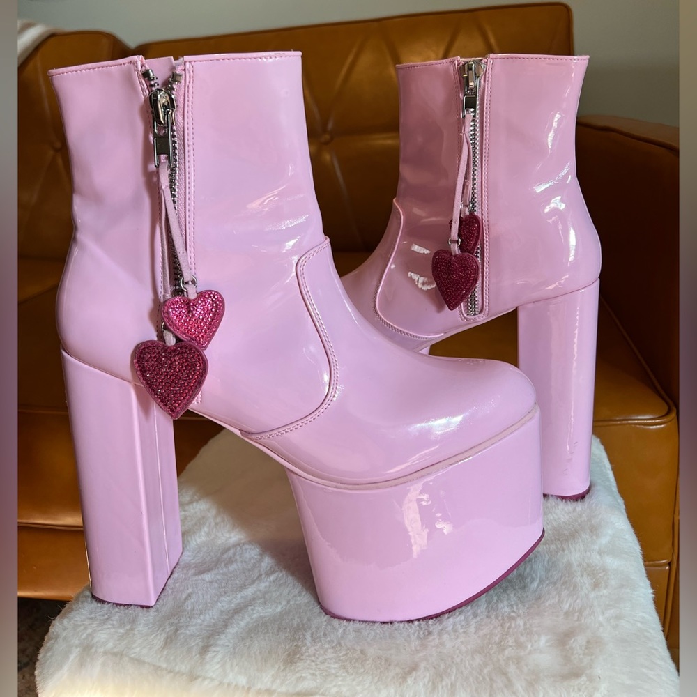 Dolls Kill Pretty Heartstomper Platform Boots, size 10